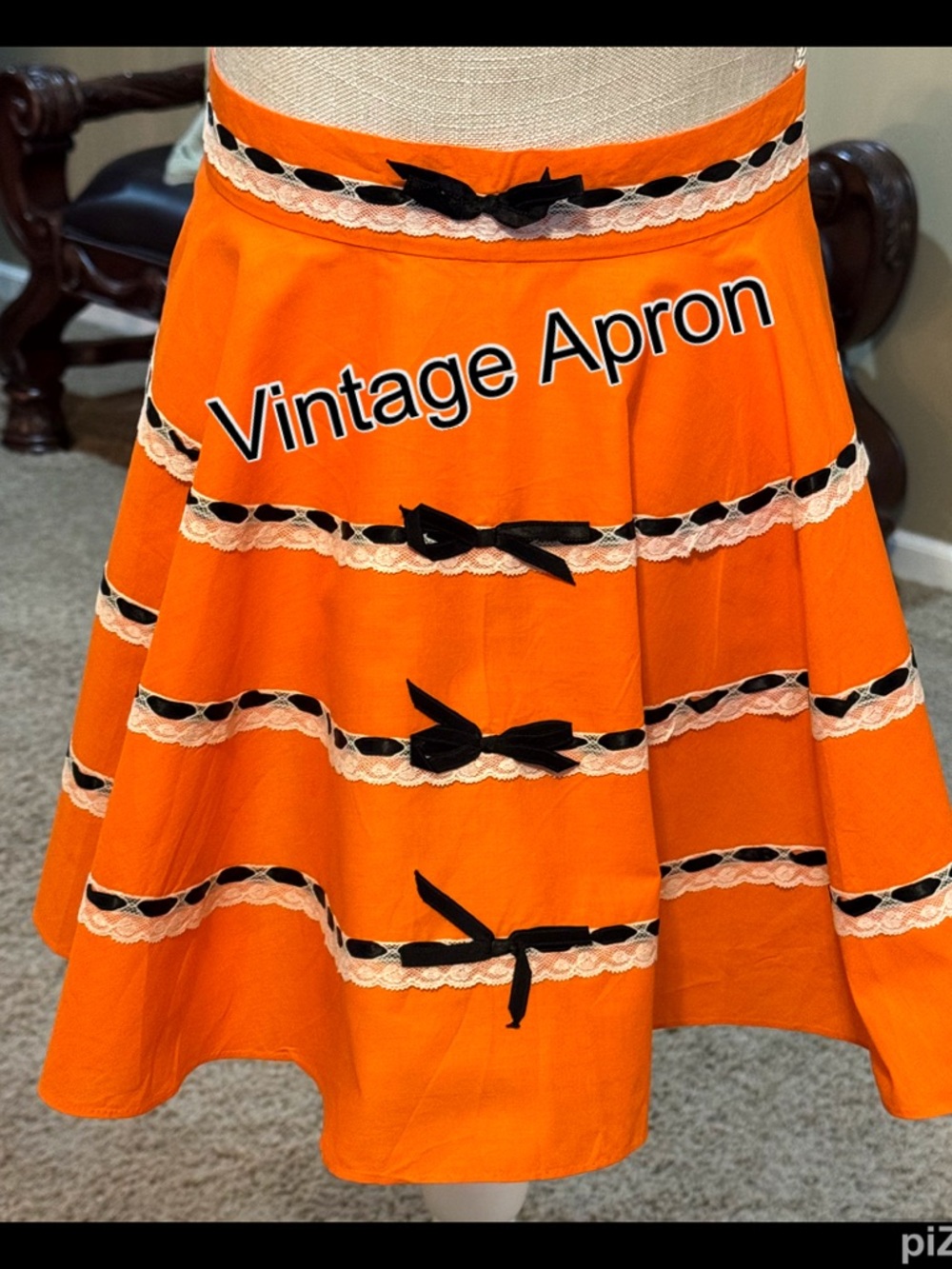 🎃 VINTAGE APRON ORANGE W/ BLACK & WHITE ACCENTS - Halloween